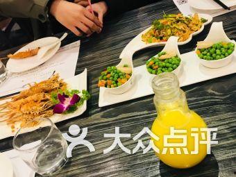 音乐餐厅吃瓜视频素材免费下载,免费素材带你领略美食与娱乐的完美融合