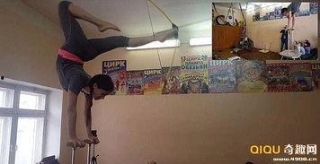 小智爆料倒立射靶视频,小智挑战极限！倒立射靶绝技惊艳亮相