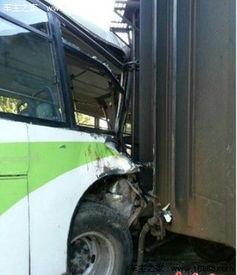 火车撞火车爆料新闻报道,惊心动魄！火车相撞事故现场直击