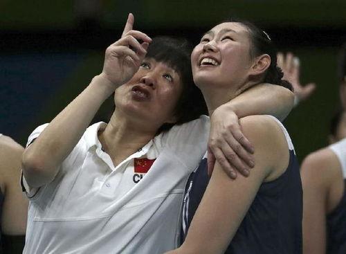 中国球员媳妇爆料新闻最新,揭秘足球圈不为人知的真相