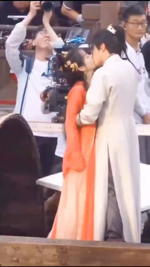 田曦薇恋情爆料视频,甜蜜互动引网友热议